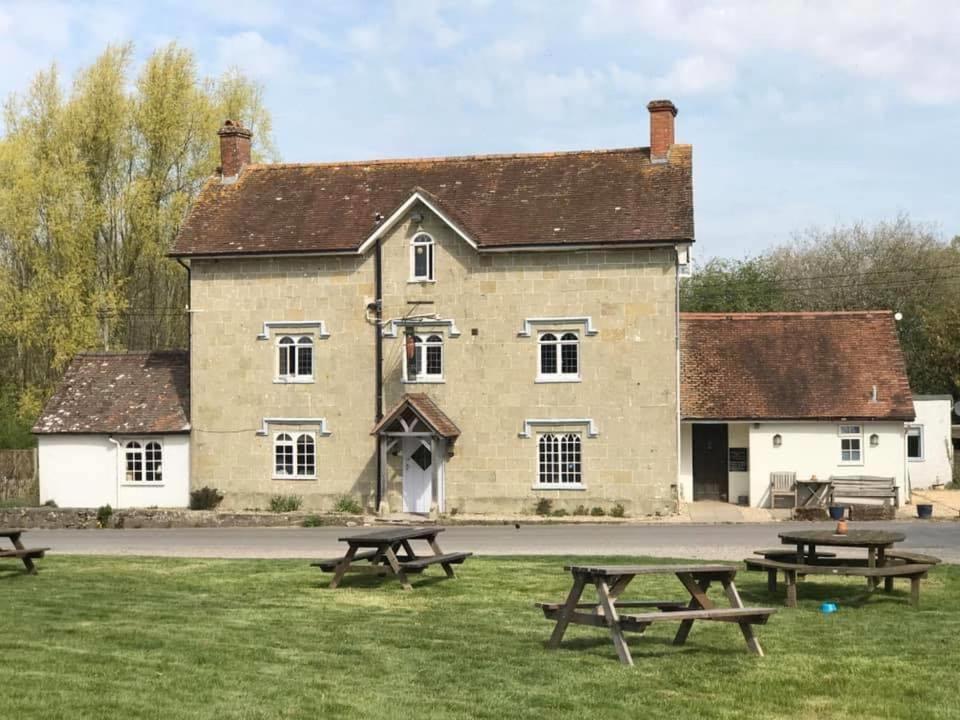 シェフツベリー The Benett Arms Bed & Breakfast エクステリア 写真